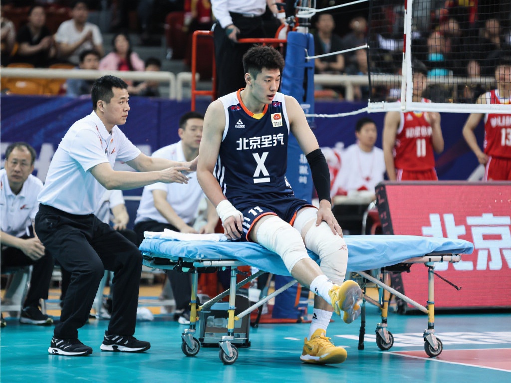 浙江选手汪顺勇夺男子400米个人混合泳冠军